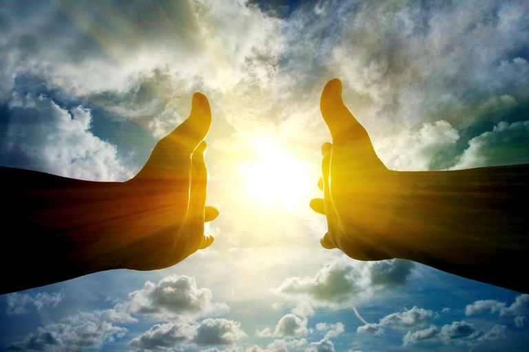 
❣"Жизнь ДО"❣
⠀
👉В тот день, как нарочно, каждый посетитель спрашивал учителя только об одном: что будет после смерти? Учитель только смеялся и ничего не отвечал.
⠀
Потом ученики спросили, почему он все время уклоняется от ответа?
- Вы замечали, что загробной жизнью интересуются именно те, кто не знает, что делать с этой? Им нужна ещё одна жизнь, которая длилась бы вечно, – ответил учитель.
- И всё-таки, есть жизнь после смерти, или нет? – упорствовал один из учеников.
- Есть ли жизнь ДО смерти - вот в чем вопрос, - ответил учитель.
⠀
❓А что для вас значит эта притча?❓
⠀
Ваш психолог, Ирина Кирдяшева!
Понравился материал? Подписывайтесь на мой канал, ставьте лайки и оставляйте комментарии! Есть вопросы? Свяжитесь со мной: psyproff@bk.ru

