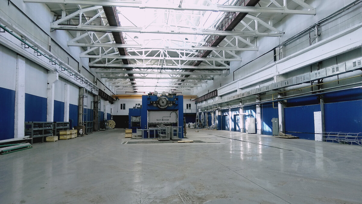 Одно из предприятий которое должно было начать выпускать продукцию, но их поставили на паузу не отменяя обязательств по оплате труда, налогам и кредитам.