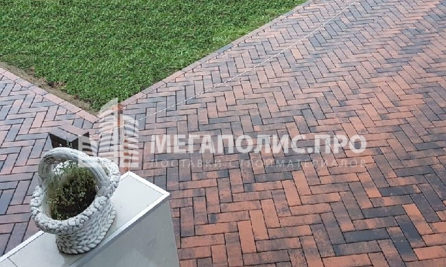 Укладка тротуарной плитки на даче