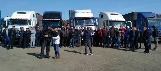 Жадность китайских предпринимателей привела к многокилометровой пробке