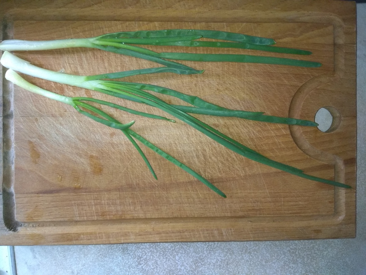 Первый урожай с подоконника