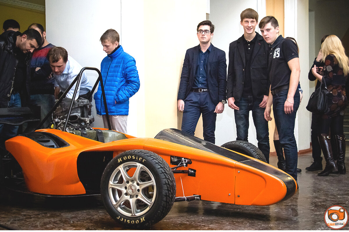 В ЮУрГУ создан гоночный автомобиль класса «Формула Студент» (Formula Student). К его созданию приложили ум, знания и умелые руки студенты и аспиранты вуза.