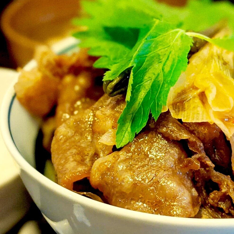 Ризотто со свининой и овощами. Жареный рис с горошком. Свинина с рисом рецепты. Рис со свининой и овощами. Рис с мясом.