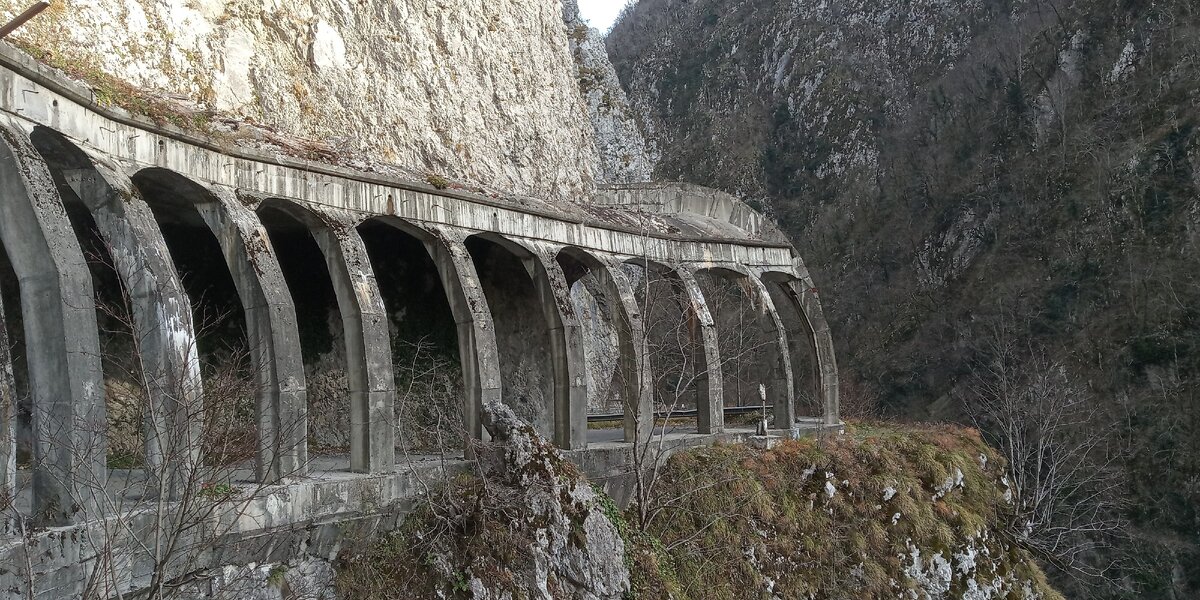 Заброшенная дорога на красную поляну