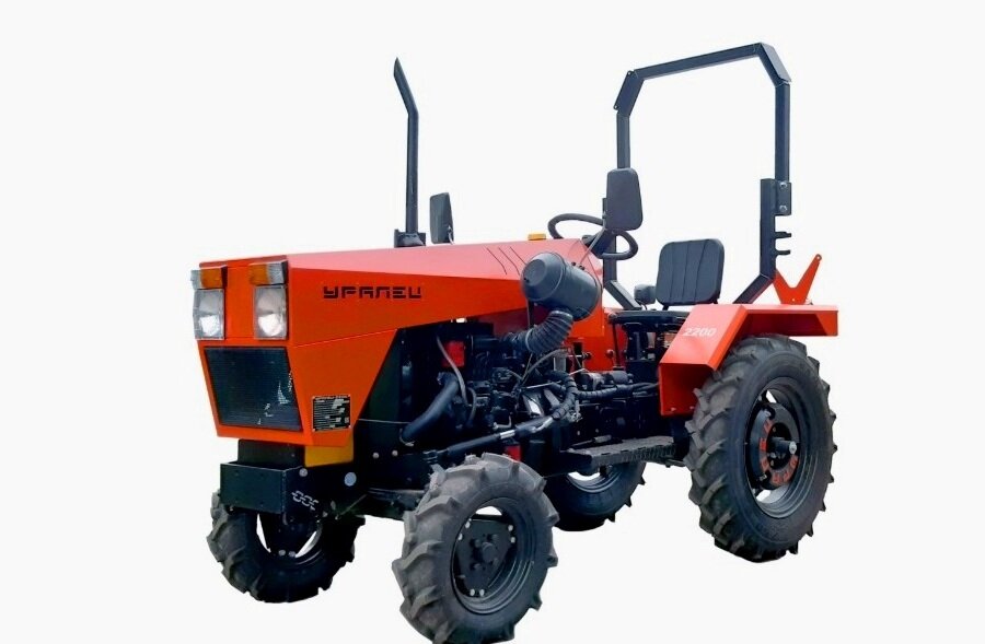 Минитрактор Уралец-2200 с трёхцилиндровым мотором