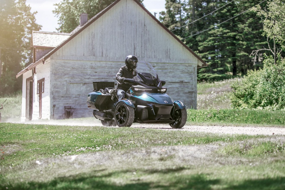 Can-Am Spyder RT [источник фото: www.5koleso.ru]