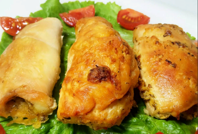 Куриный рулет с сыром и зеленью