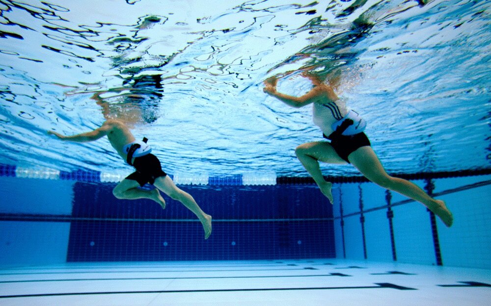 Акваджоггинг даёт отличные возможности для бегунов и представителей спортивной ходьбы по поддержанию физических кондиций во время реабилитации (Фото с сайта www.tri-coaching.co.uk)