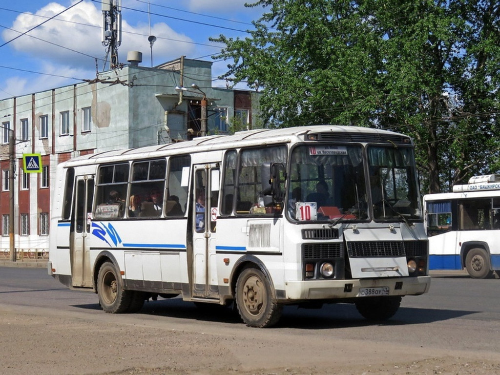 Киров автобусные. ПАЗИКИ Киров автостанция 107. Киров пассажирский автотранспорт. Автобус 10 в Кирове. Общественный транспорт Киров ЛИАЗЫ.