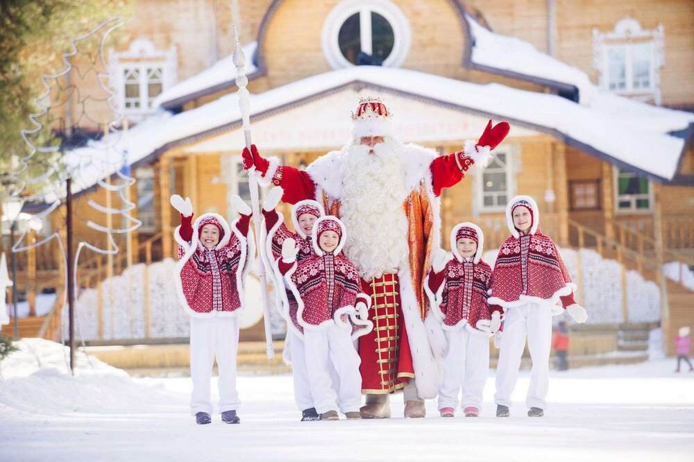 Какой же Новый год без любимого персонажа многих поколений – Деда Мороза! Это он приносил нам подарки, когда мы были маленькими, а сейчас радует других детей сюрпризами.