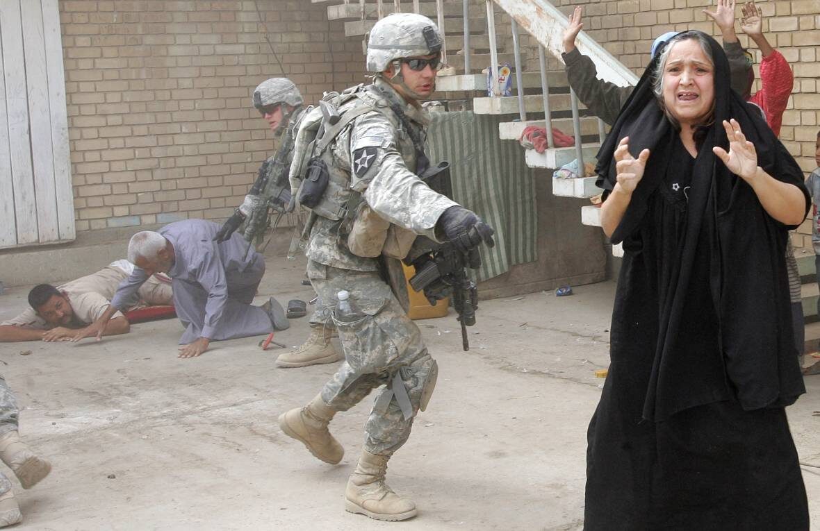 Американцы расстреливают мирное население