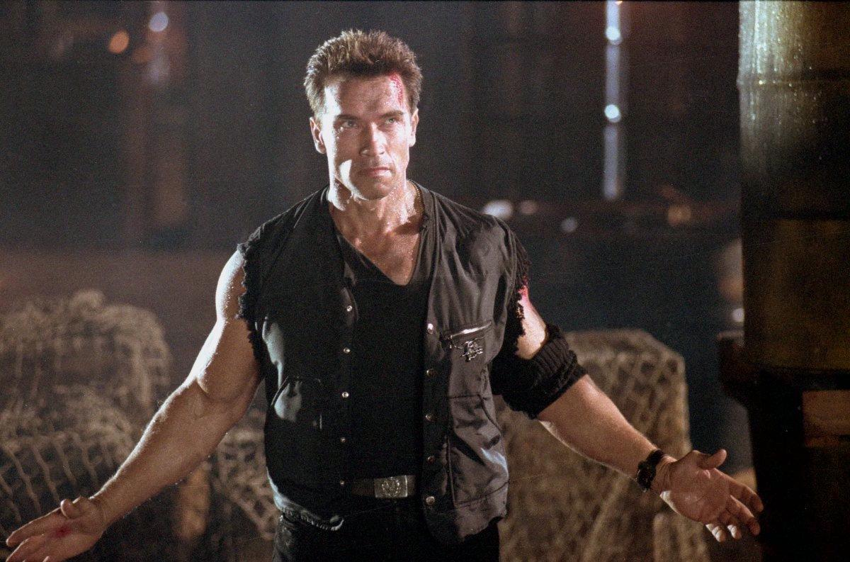 Шварценеггер коммандо. Action actor. Рик далтон однажды в голливуде 2019. Марк солер актер инстаграм. Action actor.