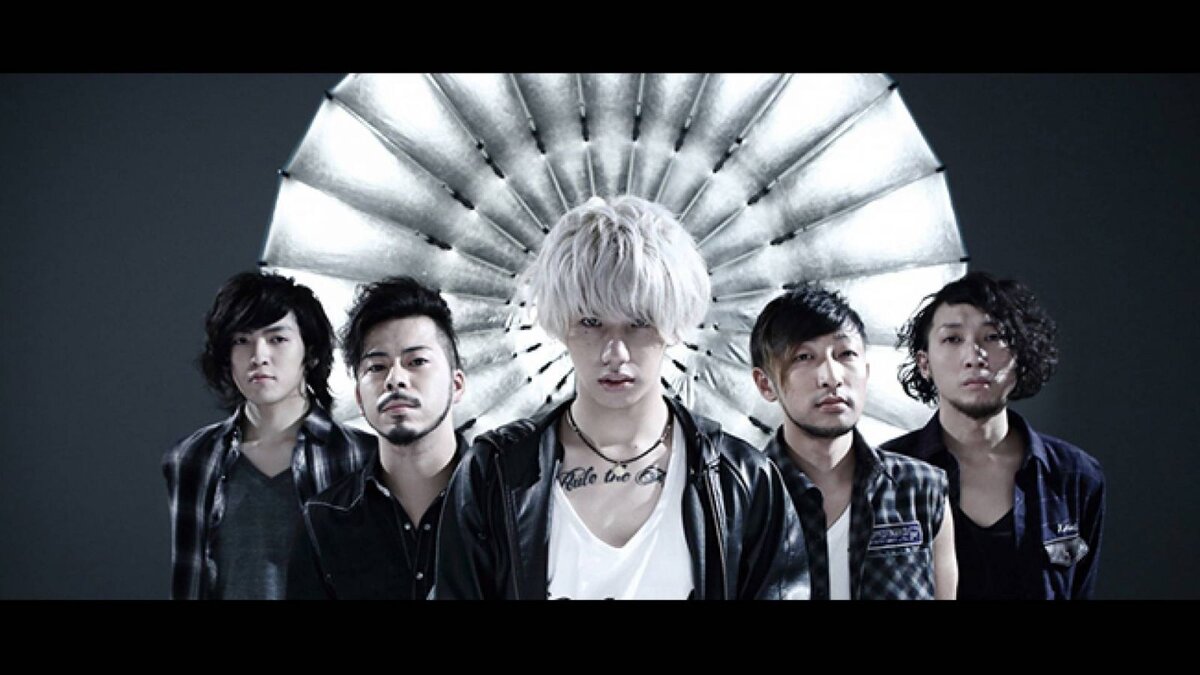 взгляд Хиро до мурашек пробирает