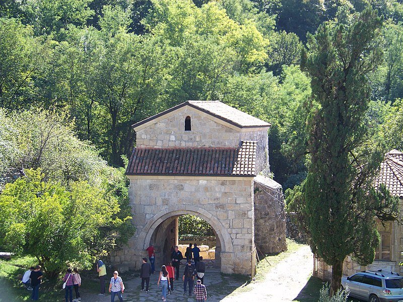 Ворота под которыми похоронен Давид Строитель