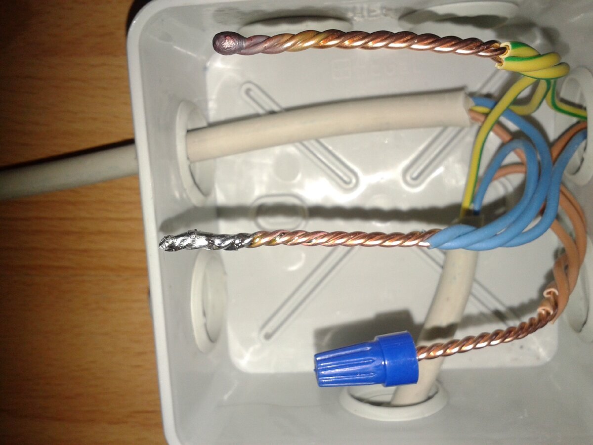 Скрутка и сварка или пайка должна быть выполнена надежно и аккуратно.