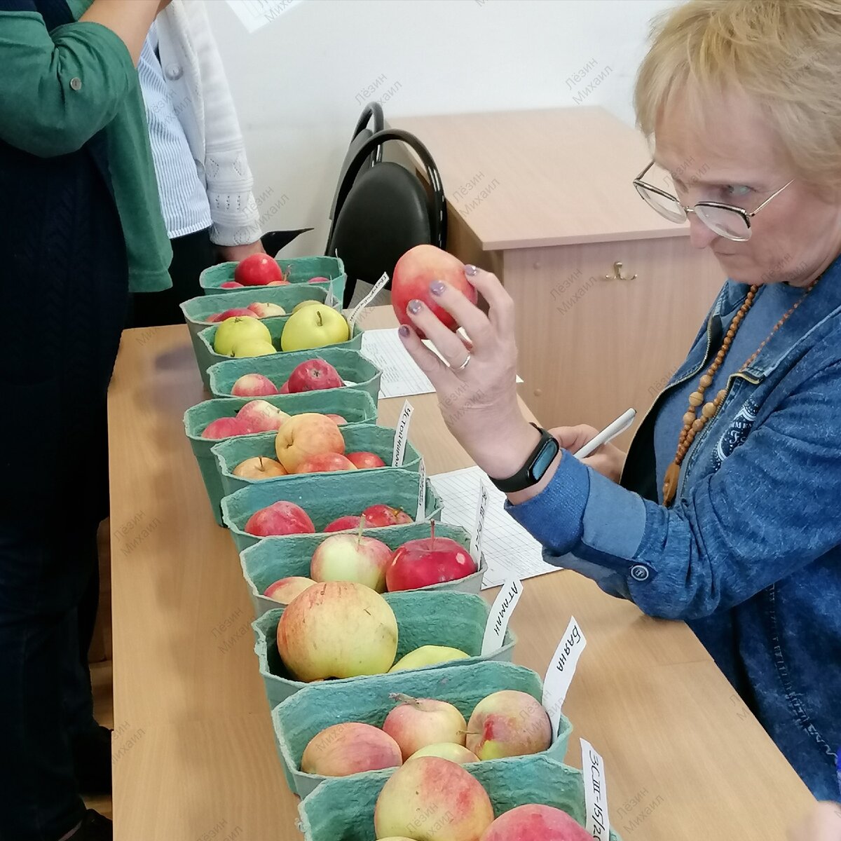 Как говорится "на халяву и уксус сладкий". Что же среди десертный груш можно переоценить??! 