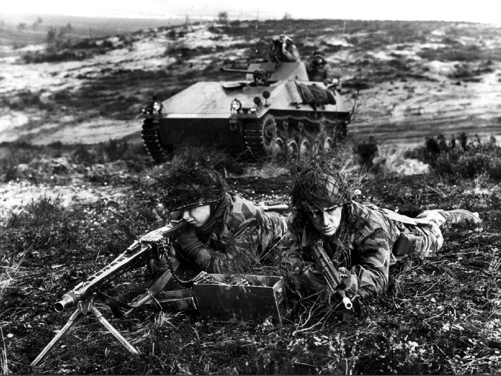 А это маневры Бундесвера, 1960 год. Армию в Западной Германии возродили тоже не просто так, об этом — ниже.
