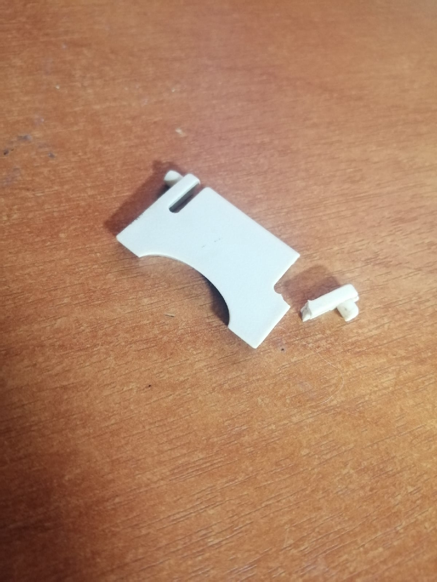 Сама сломанная ножка.