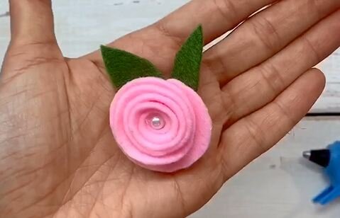 Розочка из фетра. Мастер-класс Оли Дворяновой.