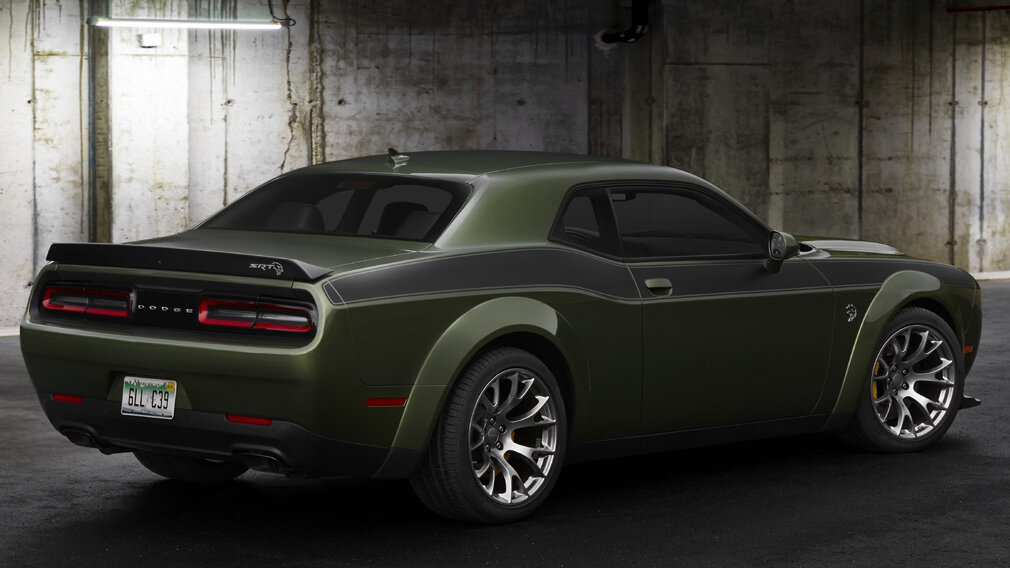 6 at, 2019. Dodge challenger рестайлинг 2. Dodge challenger 2007. Дочь челленджер 2020. Dodge challenger srt.