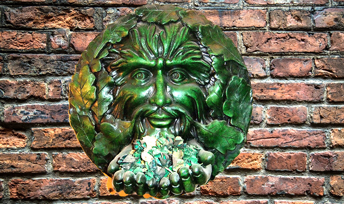 Зеленый человек, по-английски Green Man, он же "Зеленый Джек", "Зеленый Джордж"– таинственное лицо, подобное человеческому, которое можно увидеть на многих соборах и светских зданиях в Великобритании.