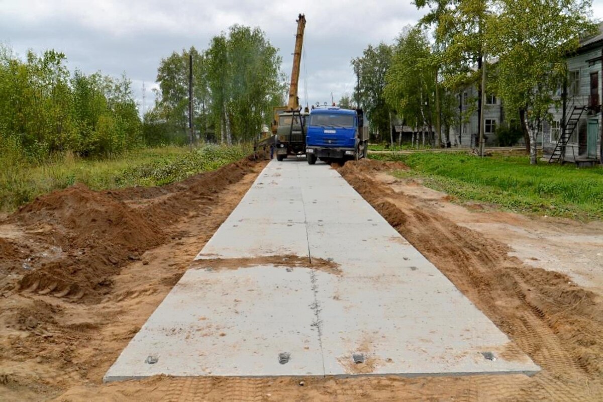 Положить дорогу. Дорога в поселке. Плиты на дорогу. Дорога в завтра. Железнодорожный деревня.