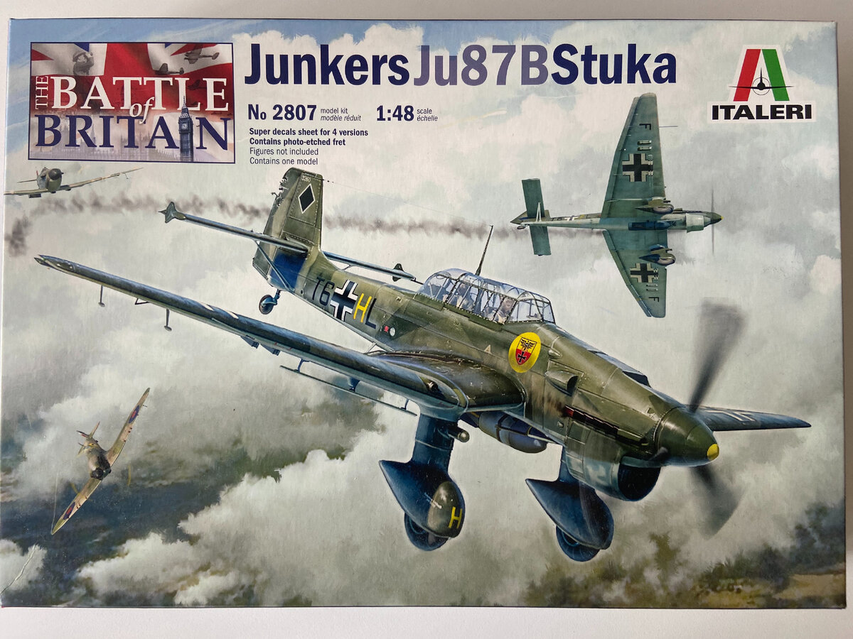 Обзорная статься комплектации модели #Junkers #Ju87B #Stuka от #Italeri артикул №2807 масштаб 1:48 Небольшая историческая справка Junkers Ju87 - одномоторный двухместный (лётчик и стрелок) пикирующий