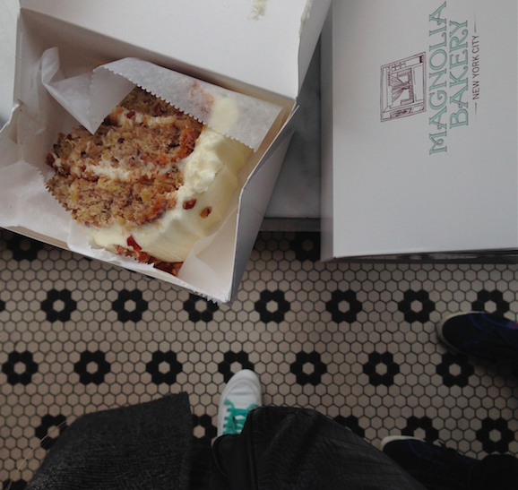 Легендарные пирожные "Магнолия Беккери" - это адски калорийное переслащенное невкусное ничто, никому не рекомендую (фото мое)
