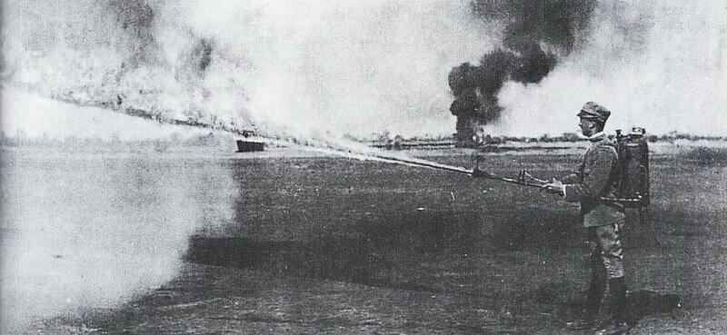 Немецкий ранцевый огнемёт Flammenwerfer 35.