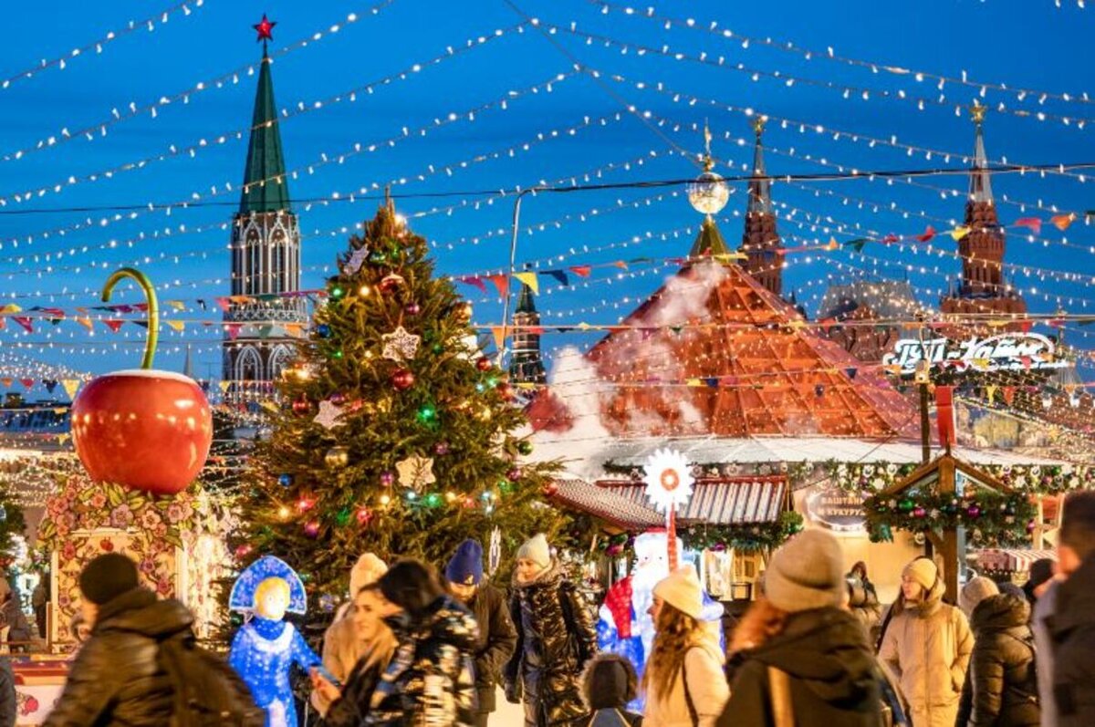 Новогоднюю елку можно приобрести на городском базаре.  Фото: Фото: Konstantin Kokoshkin/Global Look Press/globallookpress.com