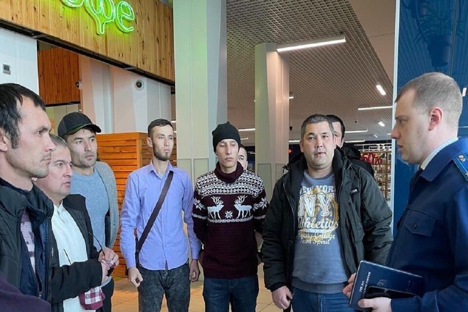     В Толмачево вылет рейса Новосибирск-Наманган для 163 пассажиров задержали на сутки. Фото: транспортная прокуратура НСО.
