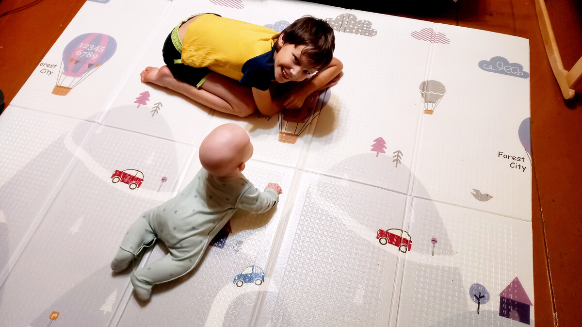 Коврик для ползанья с одной сторонв