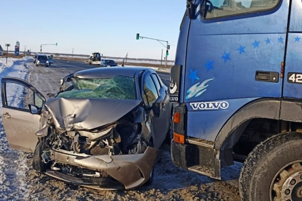    В Омске скончался один из участников массовой аварии с грузовиком