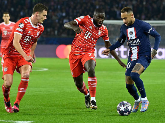     Бенжамен Павар, Дайо Упамекано и Неймар. Фото: www.imago-images.de. / Global Look Press