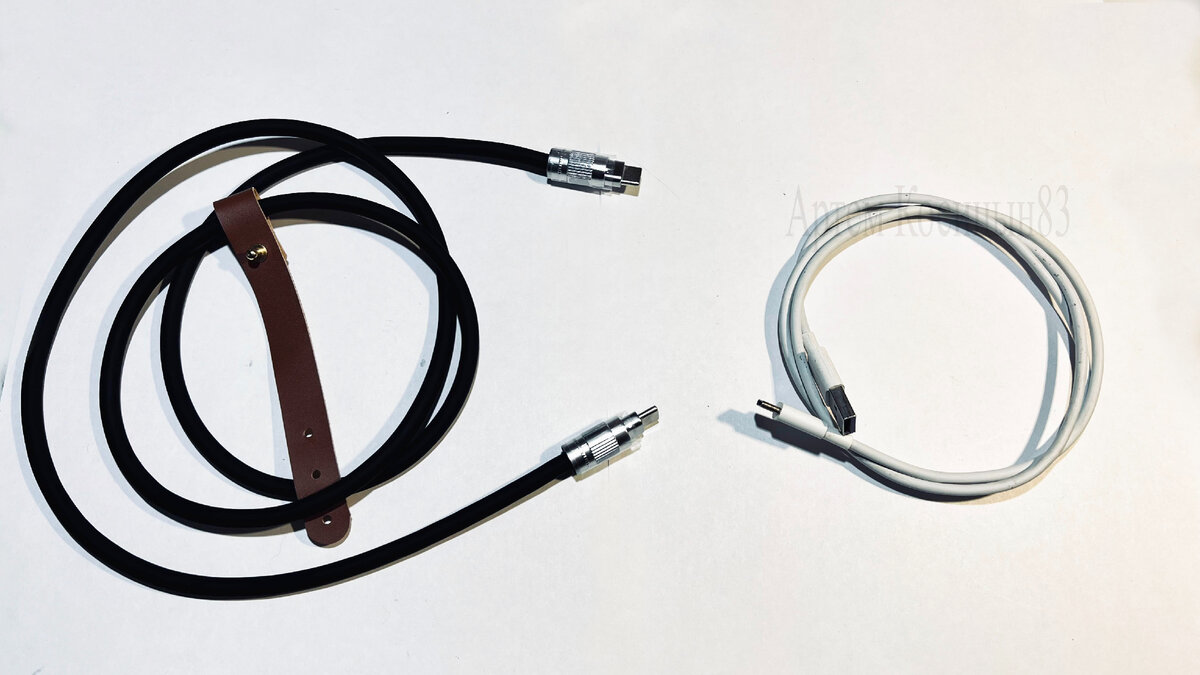 В USB кабеле вполне может находится ЧИП.Зачем он там и для чего нужен ...