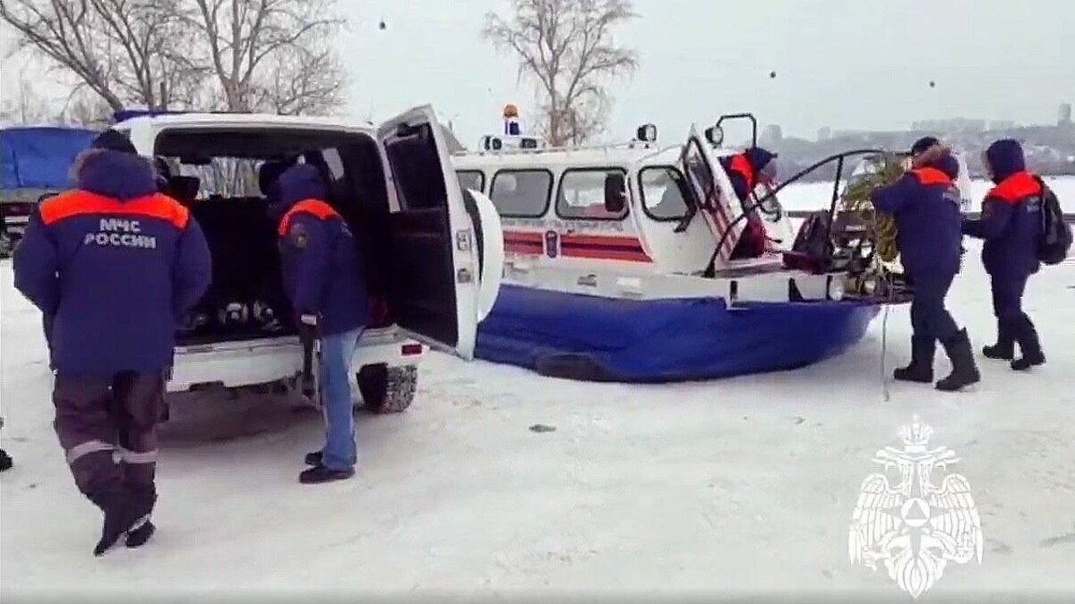     Водолазы завершили обследование дна Волги в Кстовском районе Нижегородской области, где 23 февраля пропал 10-летний мальчик. Работы закончились в 18:30, рассказали в ГУ МЧС России.