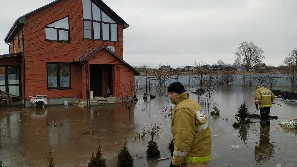 Растаявший снег затопил жилой дом под Белгородом | Бел.Ру | Дзен