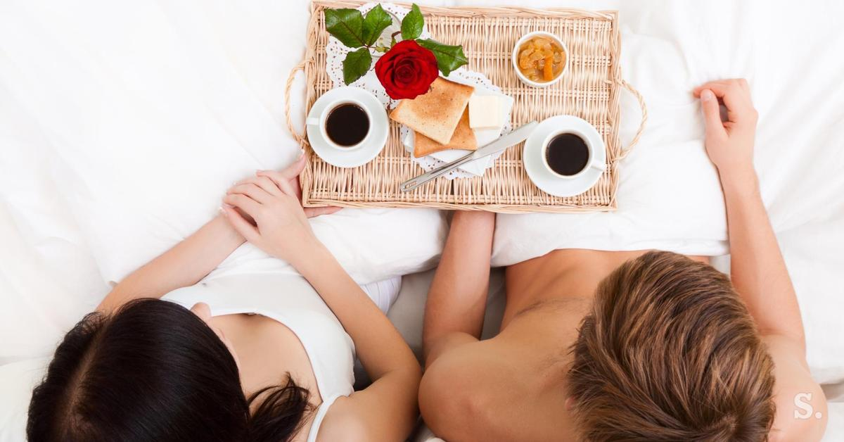 Кофе в постель. Кофе в постель девушке. Кофе в постель фото. Кофе в постель романтика. Кофе в постель рука в руке