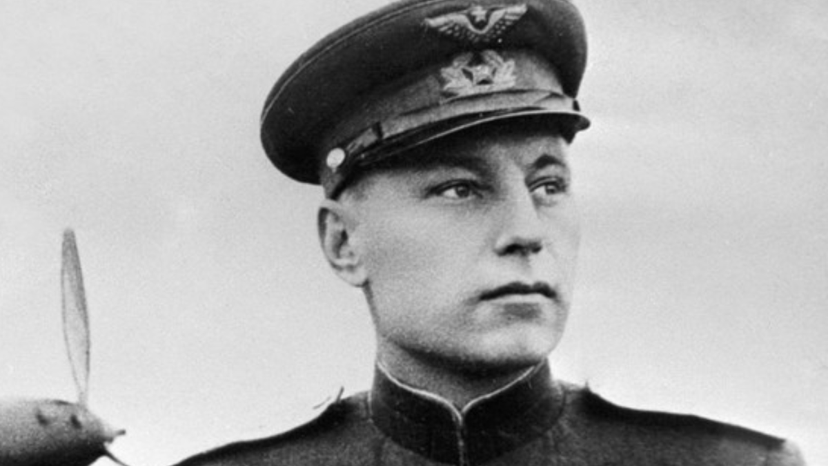 Книга покрышкина жизнь отданная небу. Жизнь отданная небу покрышкина мария кузьминична. Маршал авиации покрышкин. Покрышкина жизнь отданная небу. Скоростные качели покрышкин.