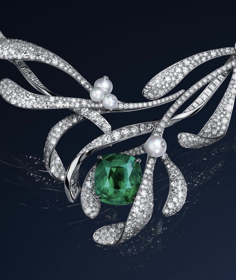 Колье, белое золото, жемчуг, изумруд. Ювелирный Дом Chaumet 