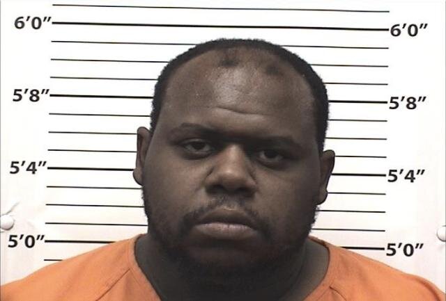 Брэндон Рейнольдс, 36 лет, был арестован и обвинен в жестоком обращении с детьми после того, как якобы избил его 5-летнюю дочь до смерти. (Фото: Центр содержания под стражей в округе Берналильо) 