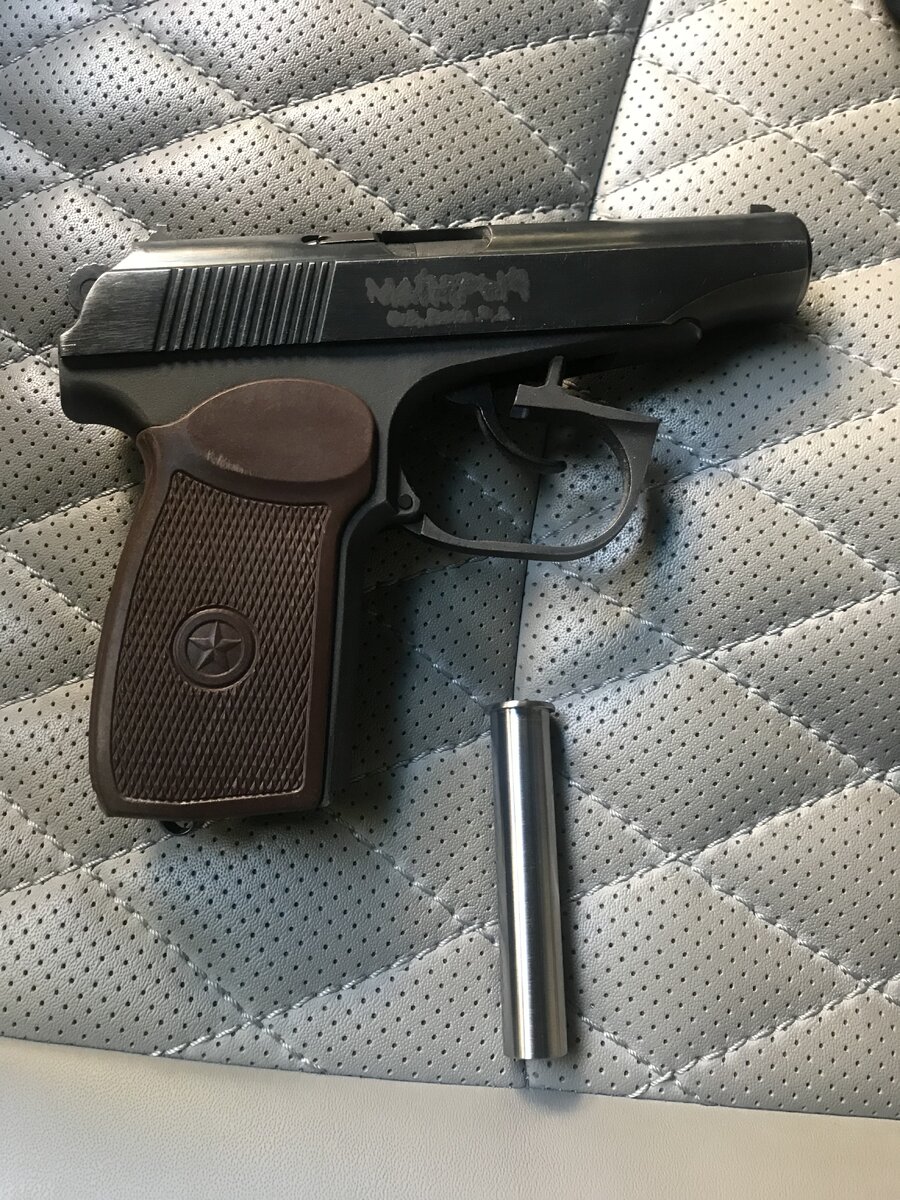 Голосом Володарского «Надпись на Макарыче «МАКАРЫЧ»