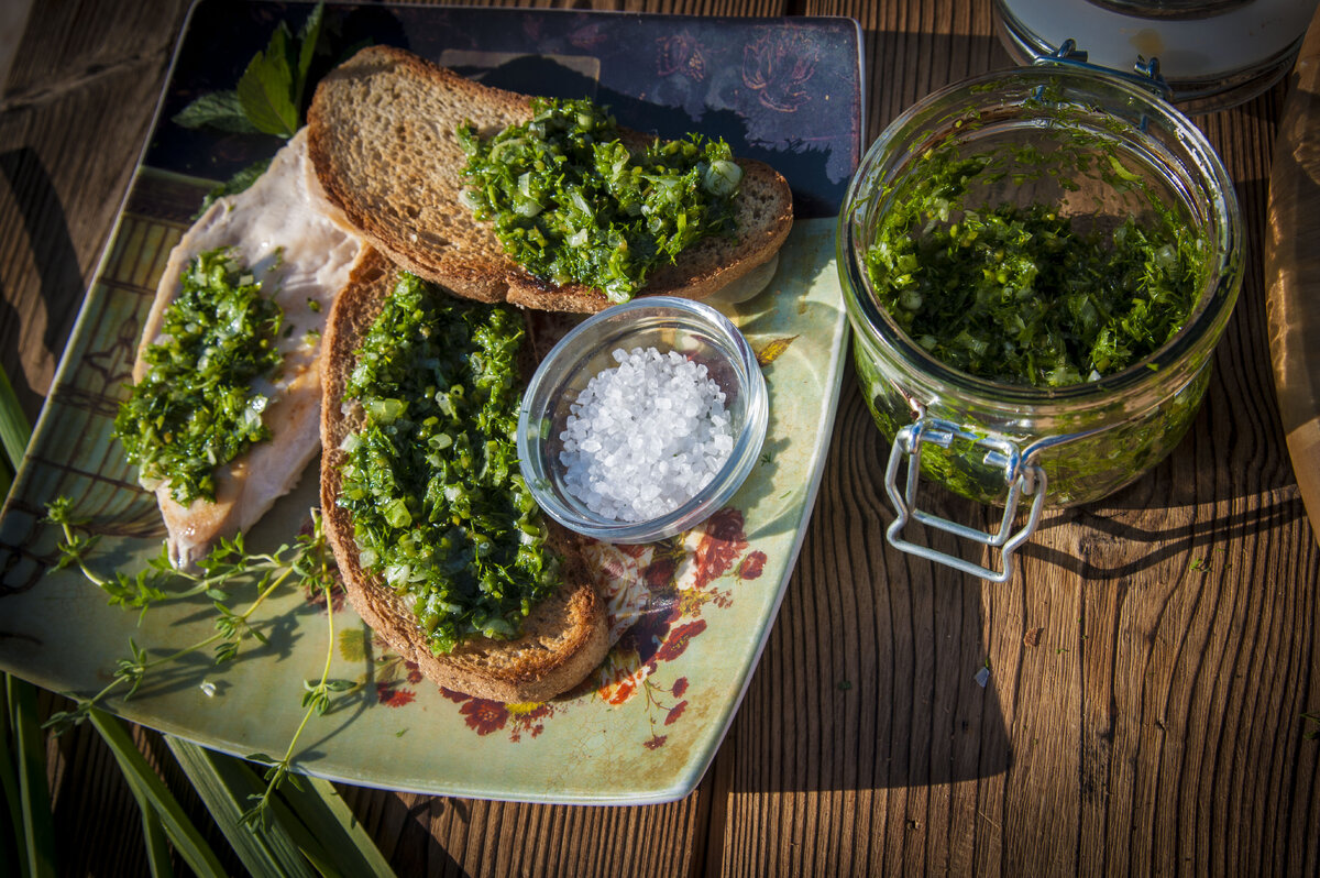 Мятно-укропный соус для мяса, птицы и тостов. Успейте приготовить, пока  зелень еще молодая | Живые вещи | Дзен