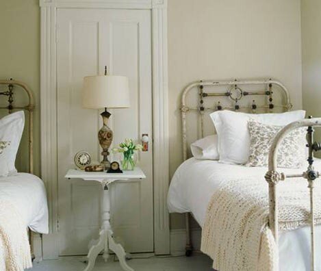  Интерьер, фото : фальш-дверь, как способ маскировки.