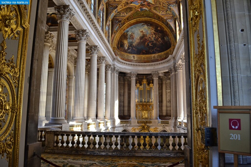 Галереи версаля. Версаль зеркальная галерея Версальского дворца. Версаль галерея зеркал. Версаль галерея битв.