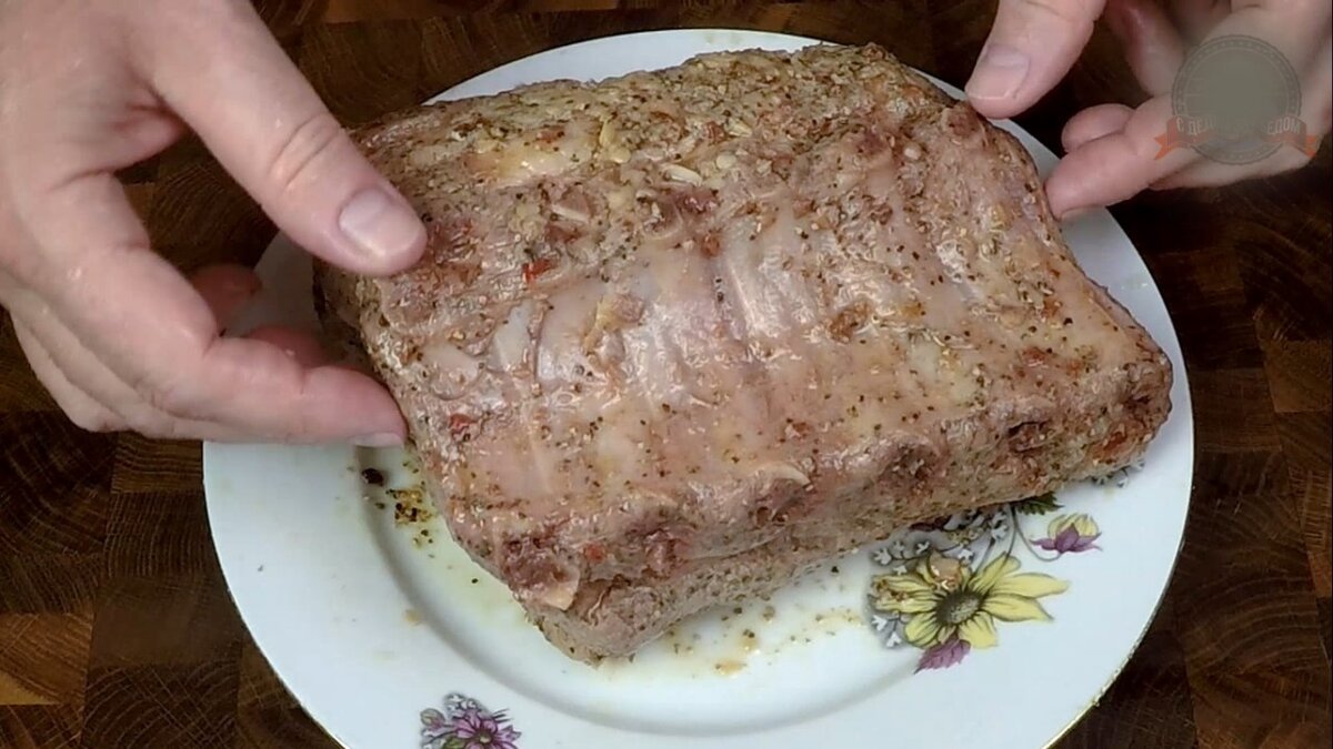 Вареное мясо кошке. Обед из вареного мяса для малыша. Отварное мясо ребра. Boiled meat фото.