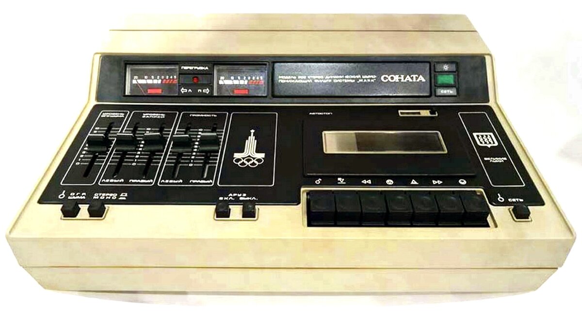 Кассетный магнитофон «Соната-201», с олимпийской символикой!