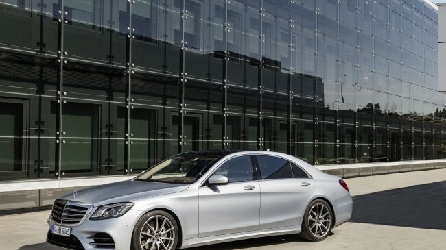   марки Mercedes-Benz, выпускающееся с 2013 года. Пришло на смену модели W221. Разработкой дизайна, начатой ещё в 2009 году, занимался Роберт Лесник.