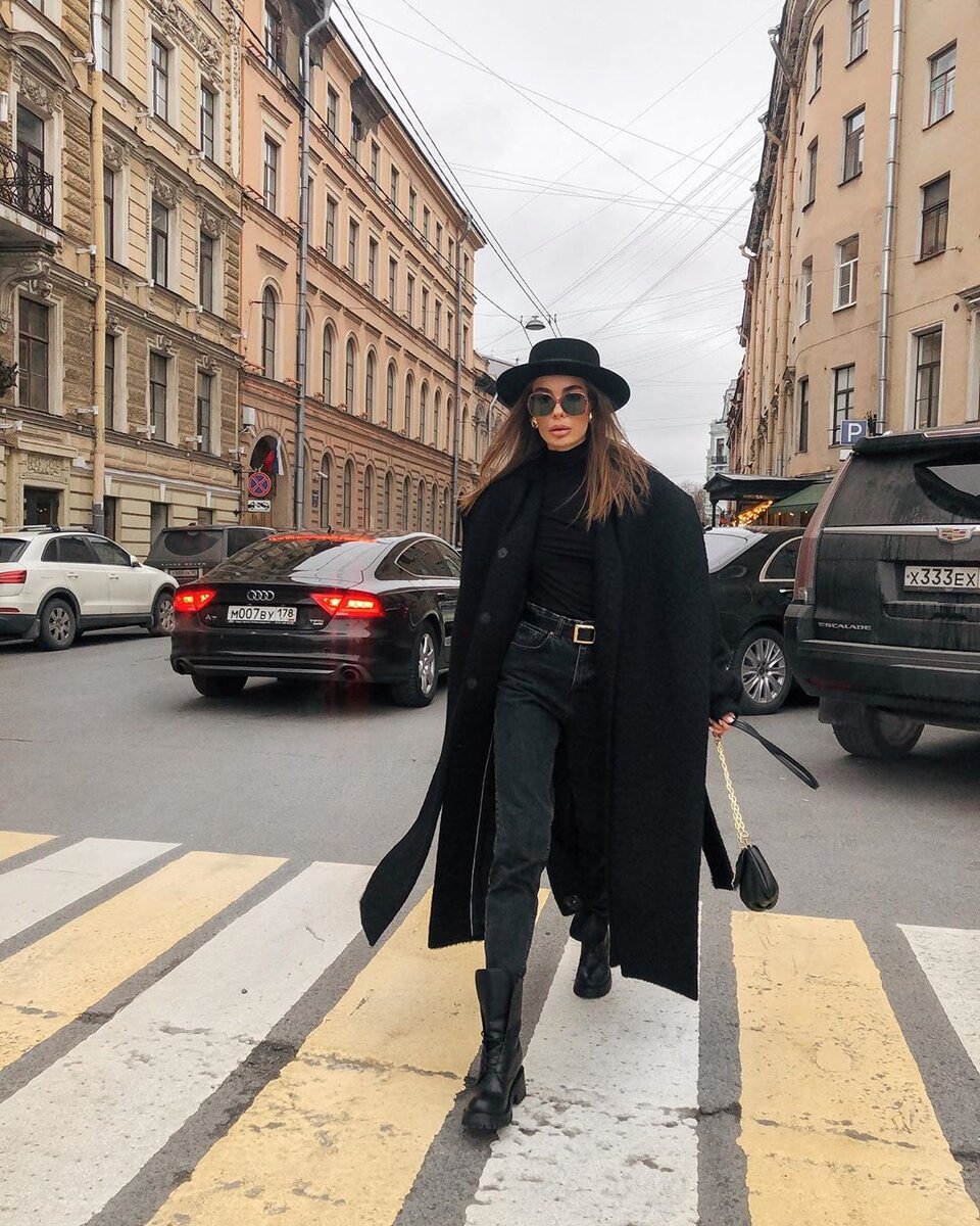 @kristina_tsymlyanskaya / Монохромные образы всегда выглядят дорого. /Фото: instagram.com