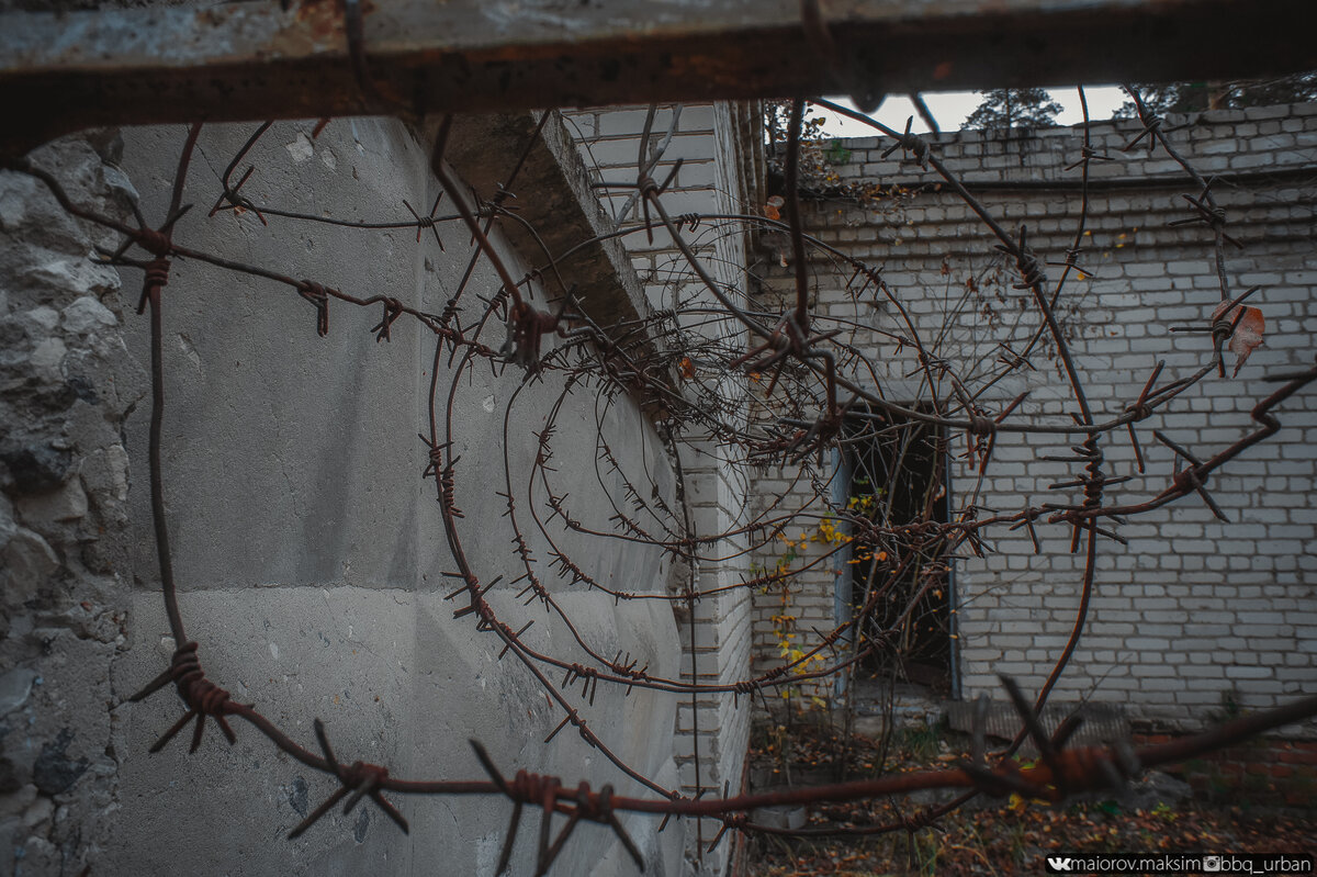 Вернулся спустя два года в военный городок. Полная разруха, украли даже «Ракеты С-25 Беркут»!